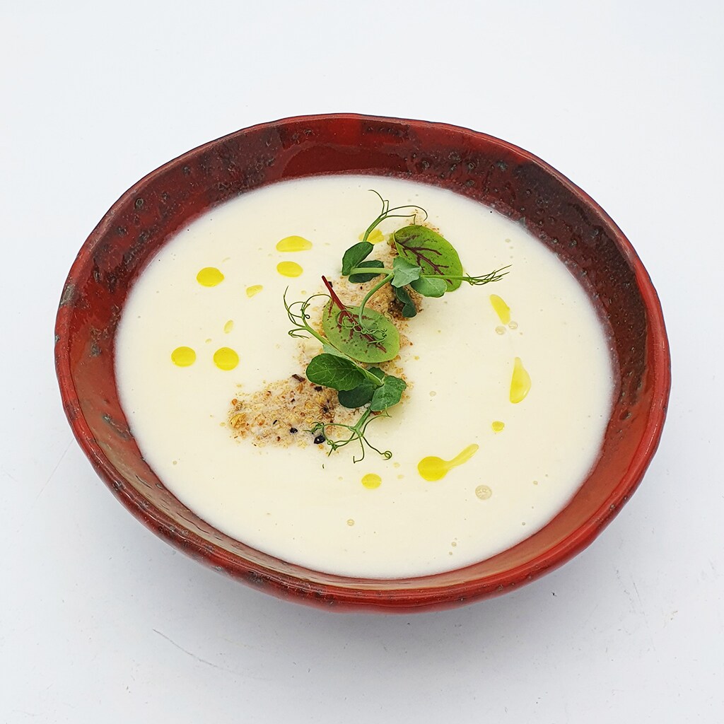 Crema fina de telina, ulei de trufe si pudra de alune de padure Crema fina de telina, ulei de trufe si pudra de alune de padure